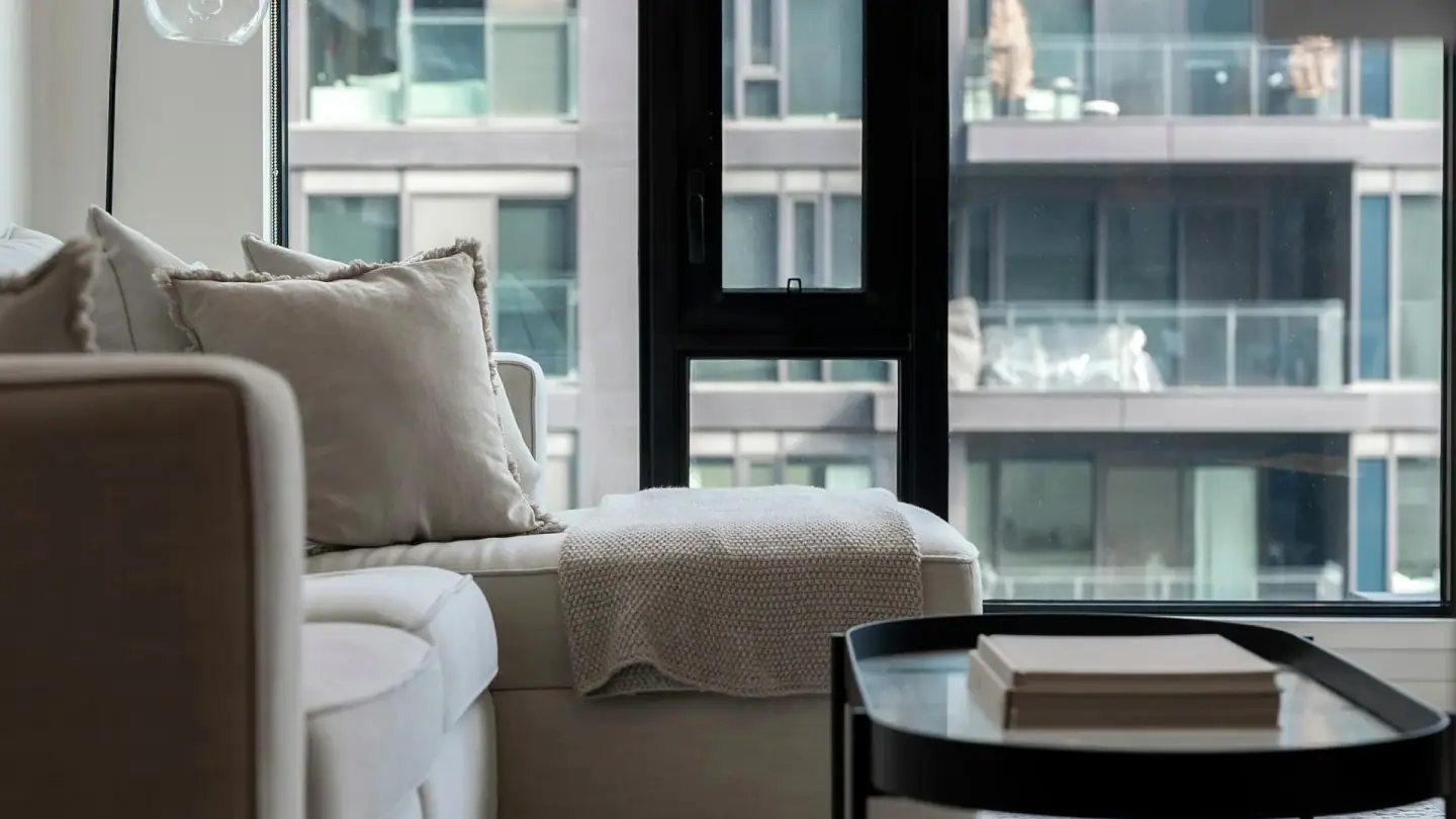 Interior de una vivienda de alto standing en Bizkaia con vistas